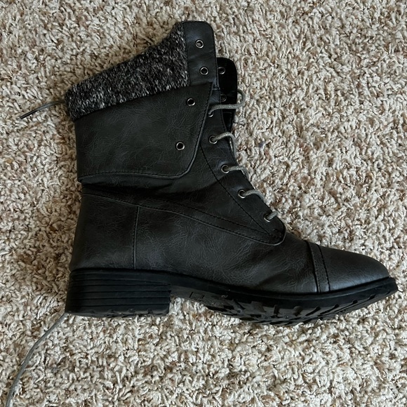 Gray women’s boots - Picture 2 of 4